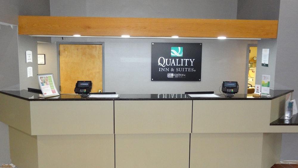 Quality Inn & Suites Raleigh North Exterior photo