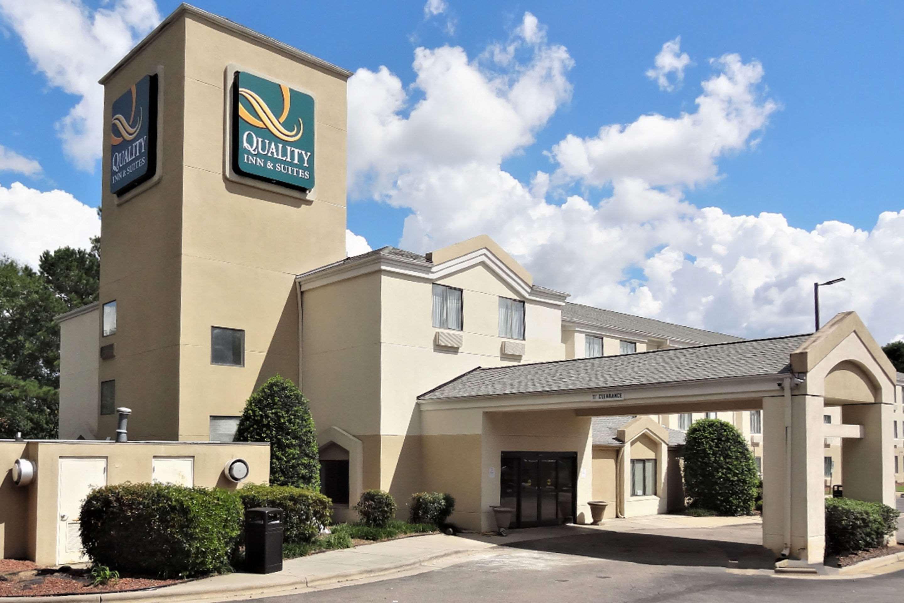 Quality Inn & Suites Raleigh North Exterior photo