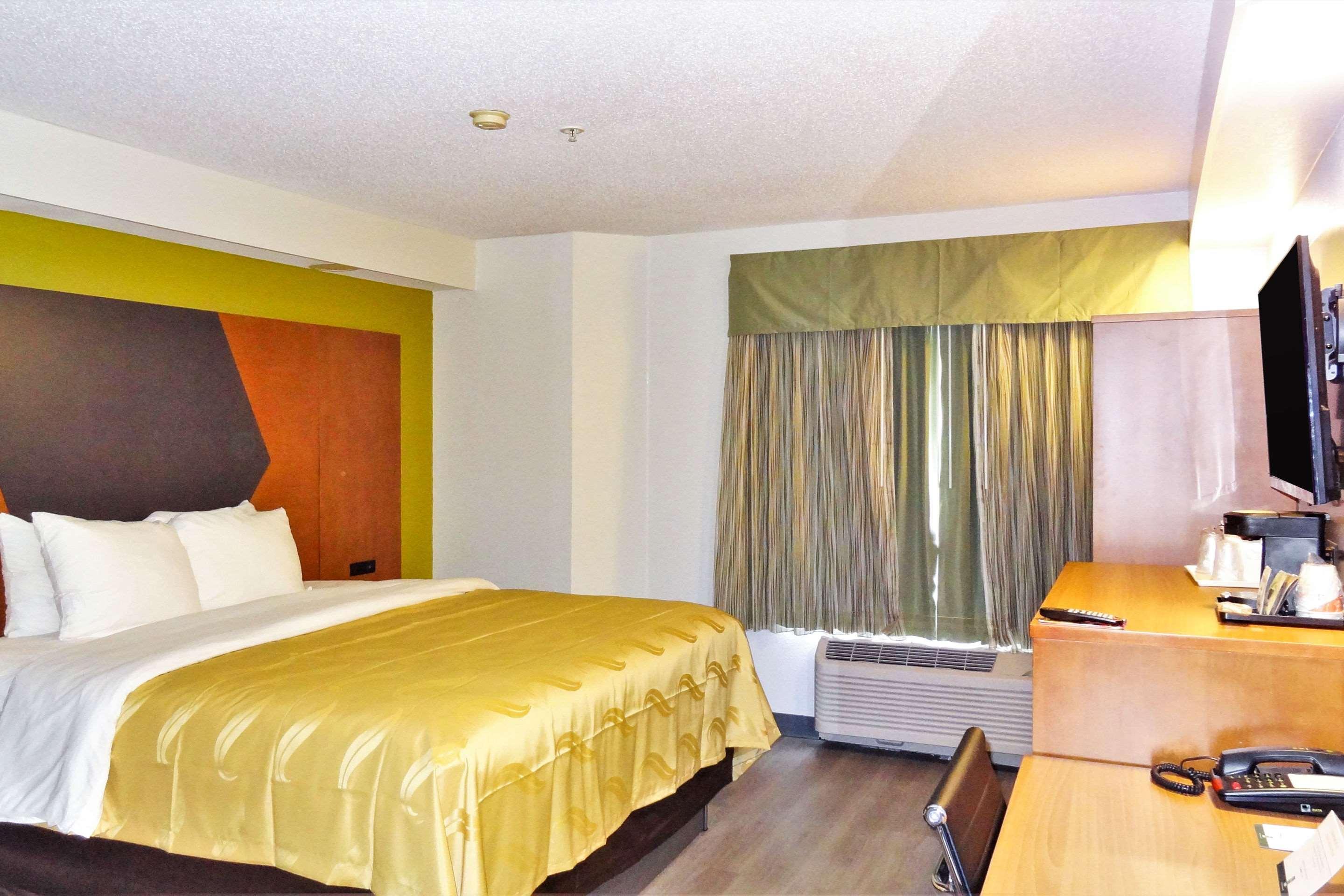 Quality Inn & Suites Raleigh North Exterior photo