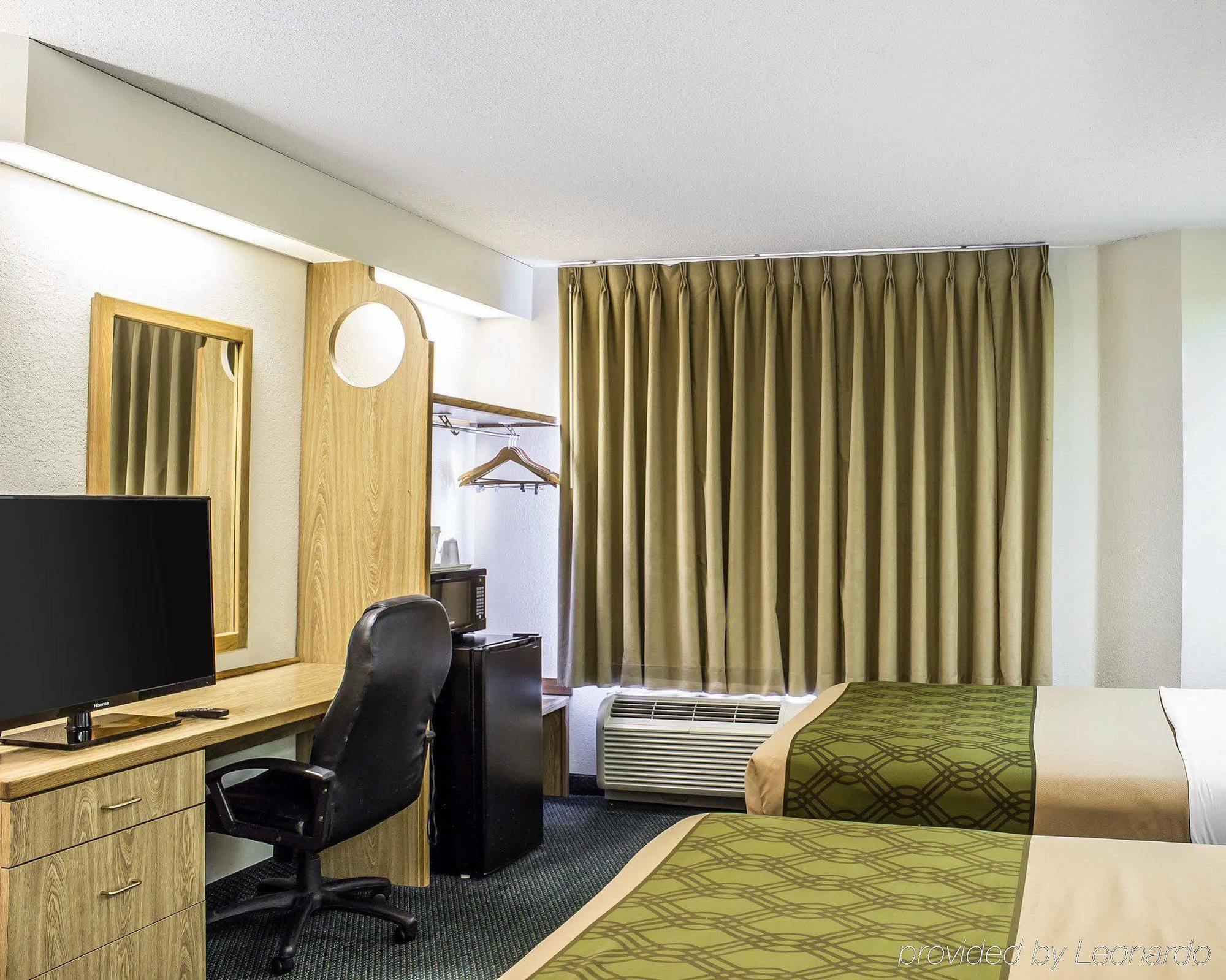 Quality Inn & Suites Raleigh North Exterior photo