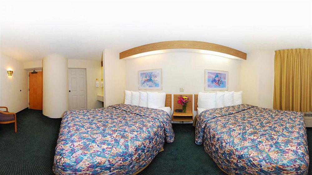 Quality Inn & Suites Raleigh North Exterior photo